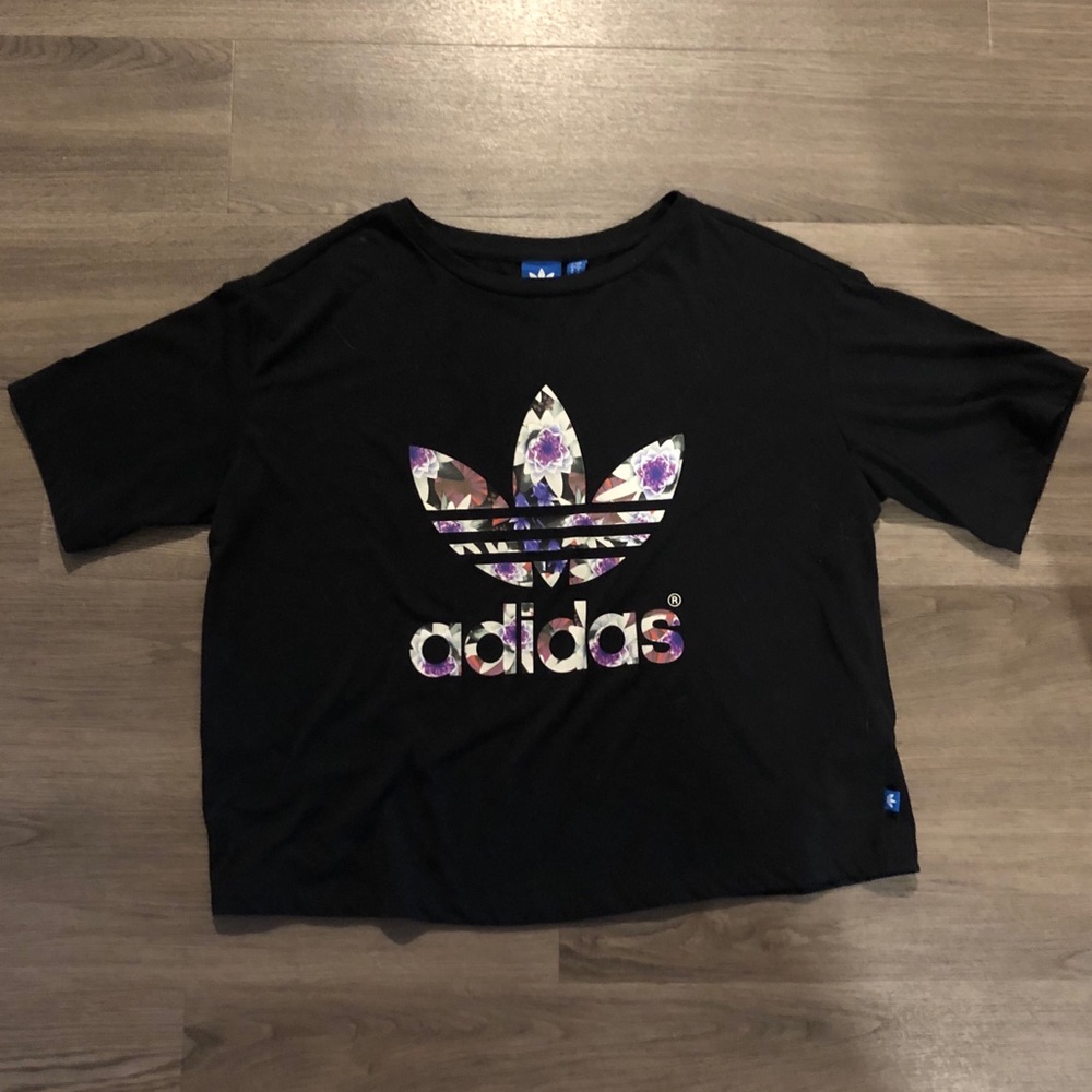 Adidas T-shirt✨